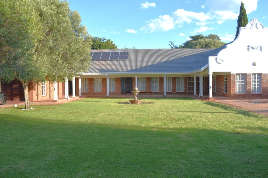 4 Bedroom Property for Sale in Flamwood North West